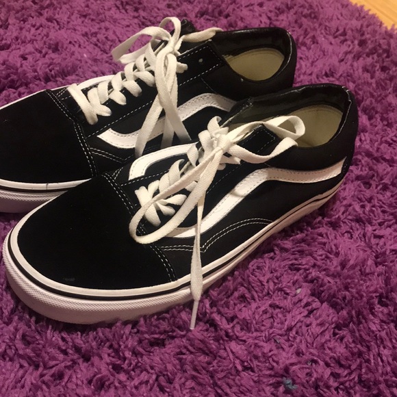 Vans Shoes - Women’s Van 9.5 only worn once